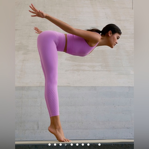 Athleta ELATION ULTRA HIGH RISE LASERCUT 7/8 LEGGING size M - Picture 7 of 12